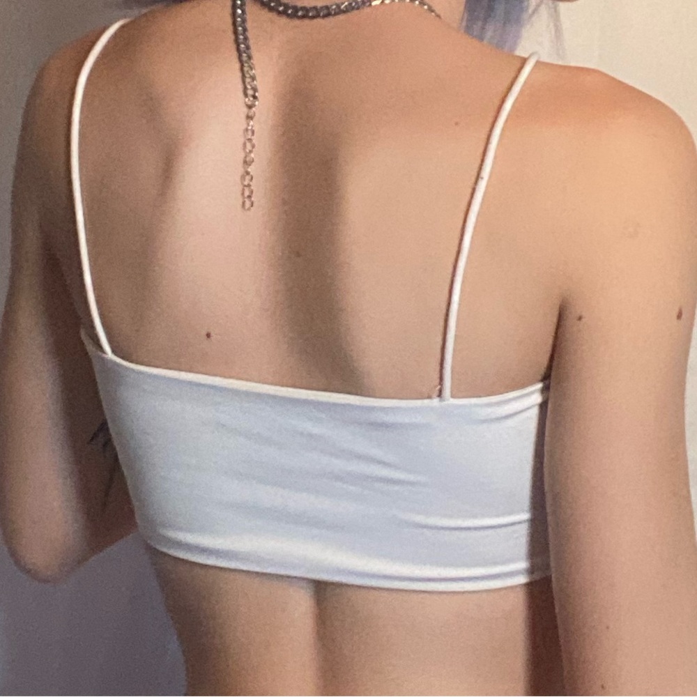 WHITE CROP TOP